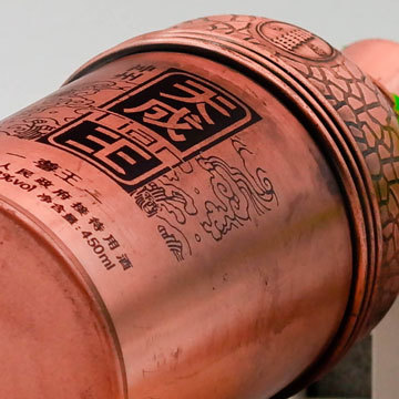 匠心獨運，尊貴之選 鄆城定制高檔噴涂酒瓶與仿古銅色瓶套設計印刷服務